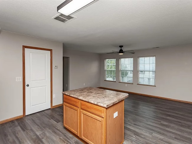 Building Photo - Townhouse for Rent!