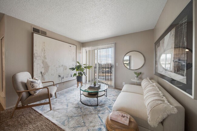 Building Photo - New Flooring and Upgrades!  2 Bedroom 1 Bath Available Now!