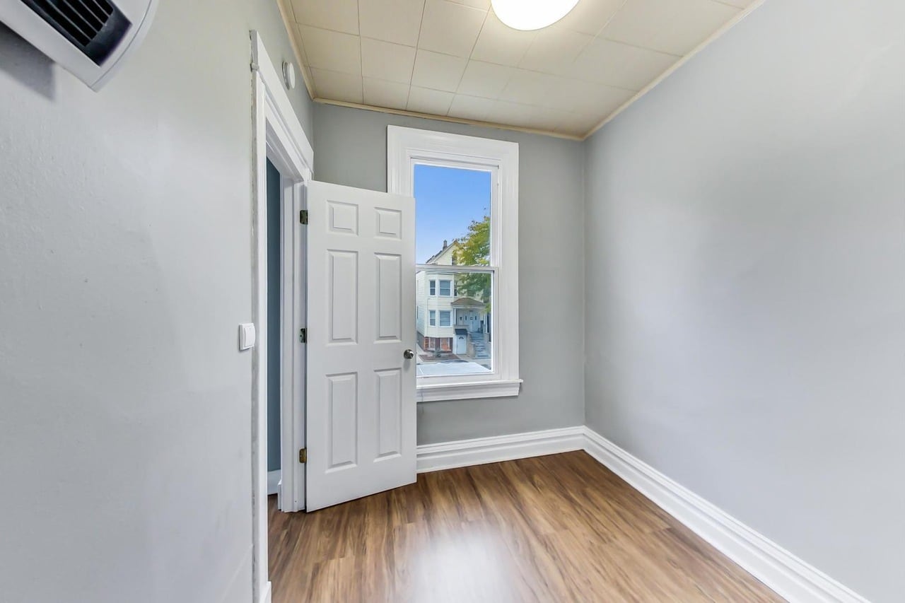 Building Photo - 2733 N Ridgeway Ave