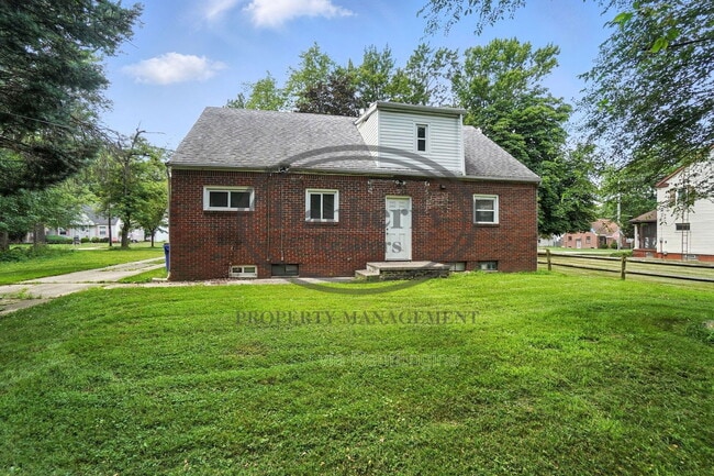 Building Photo - 822 Searles Rd