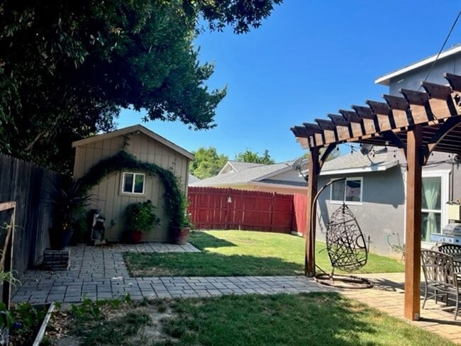 Building Photo - Available Now  4 Bedroom 2 bath home