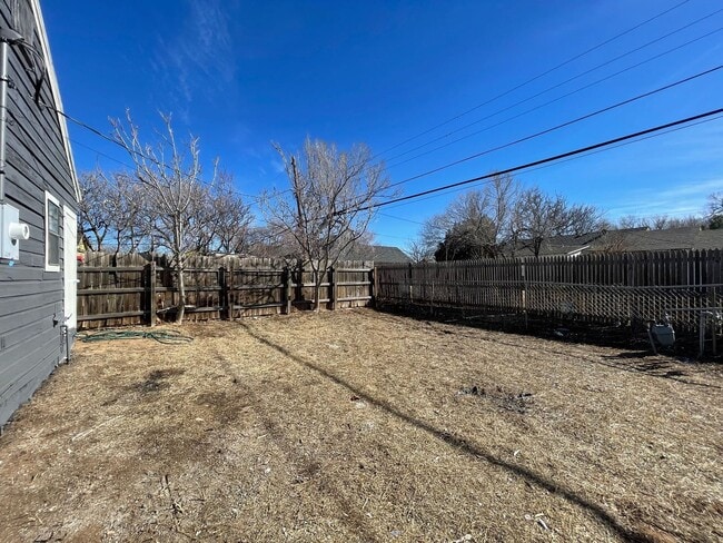 Building Photo - 1209 SW 20th Ave