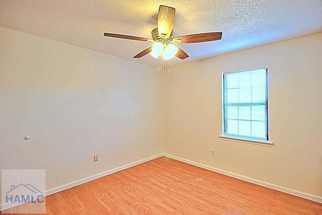 Building Photo - 915 Churchfield Dr