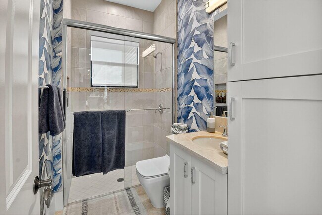 Building Photo - 16892 Strasbourg Ln