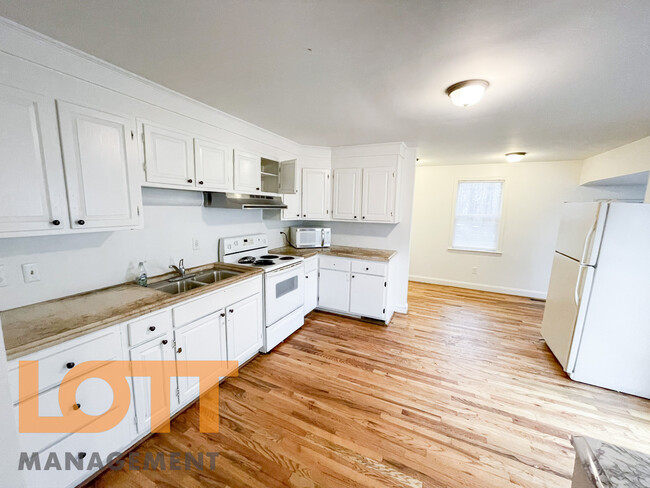 Building Photo - 702 Sumter St