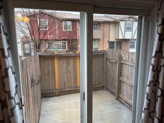 Building Photo - Move in ready unit for rent on Willow Bend!