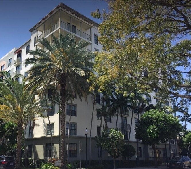 Building view - 1919 Van Buren St