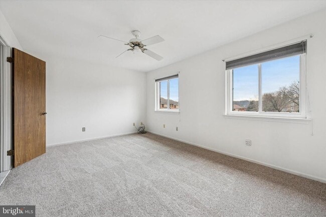 Building Photo - 120 Caernarvon Ct