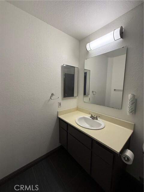 Building Photo - 24316 Sylvan Glen Rd