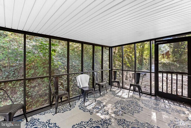 Building Photo - 862 Carrier Dr