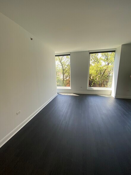 Building Photo - 2470 N Lincoln Ave