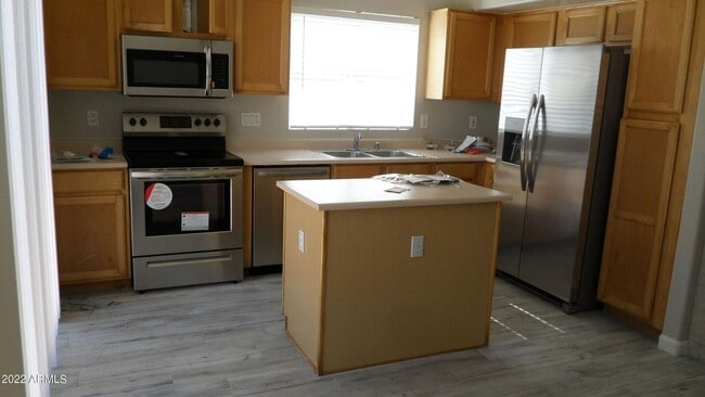 Building Photo - Brookside Village 3 Bed 2 Bath!