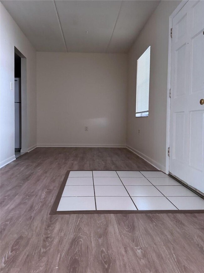 Building Photo - Holiday Special-Charming 2 Bedroom 1 bath unit at Habana Park!