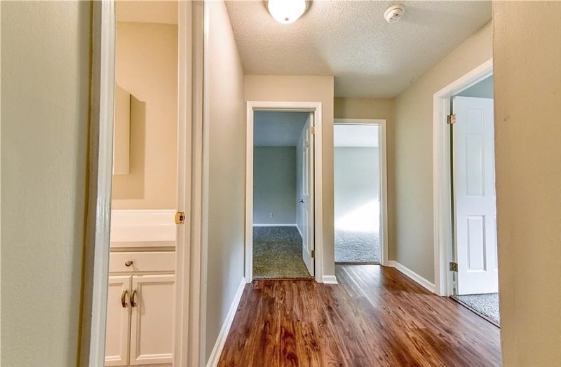 Building Photo - 233 Vivian Dr