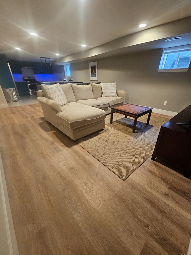 Building Photo - 3920 SE Grant St