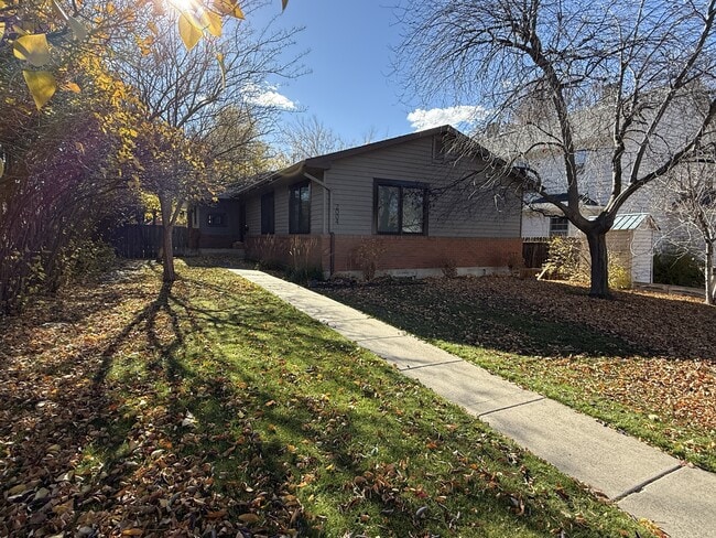 Building Photo - 2004 1st Ave S