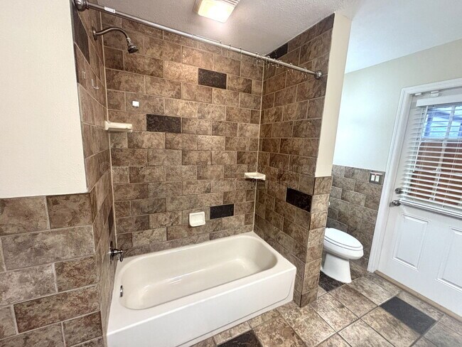 Building Photo - 1009 Terry Dr