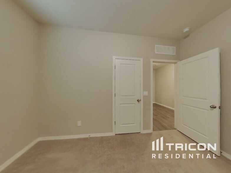 Building Photo - 33598 N Draba Ln