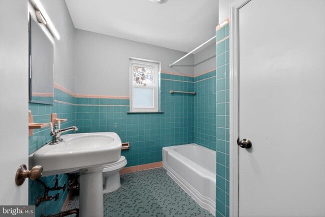 Building Photo - 109 W Park Blvd