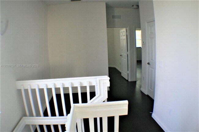 Building Photo - 202 Las Brisas Cir