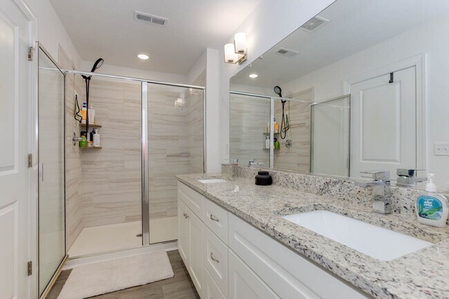 Building Photo - 2416 Trafton Pl