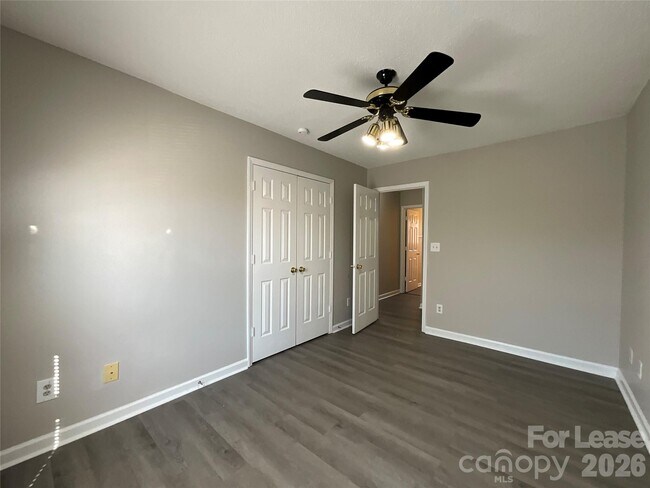 Building Photo - 1742 Park Terrace Ln