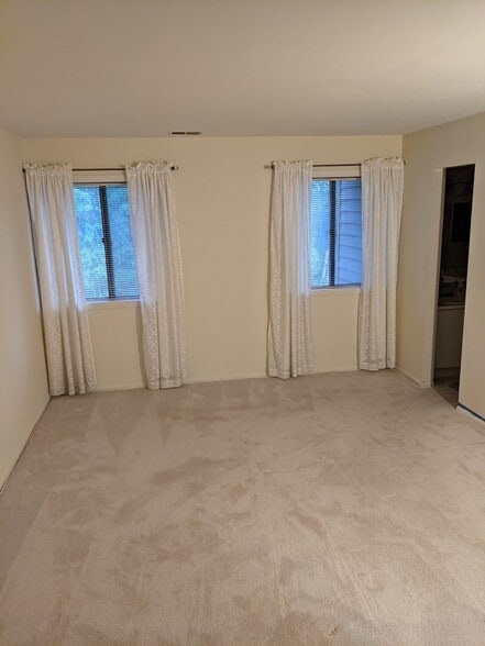 Master Bedroom - 6903 Jones View Dr