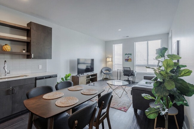 Building Photo - 228 Pike St