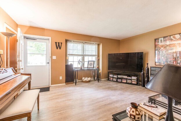 Building Photo - 304 Martin St