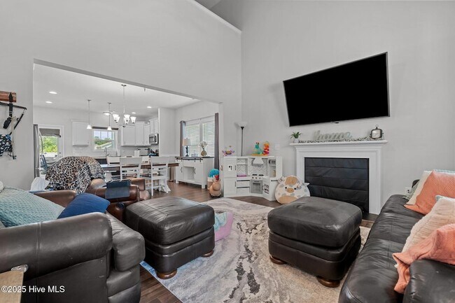 Building Photo - 2025 Alder Ln