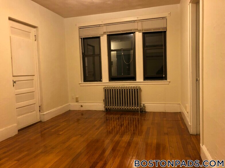 Building Photo - 63 Fellsway W