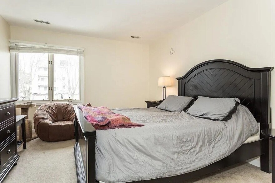 Building Photo - 118 Burkhall St