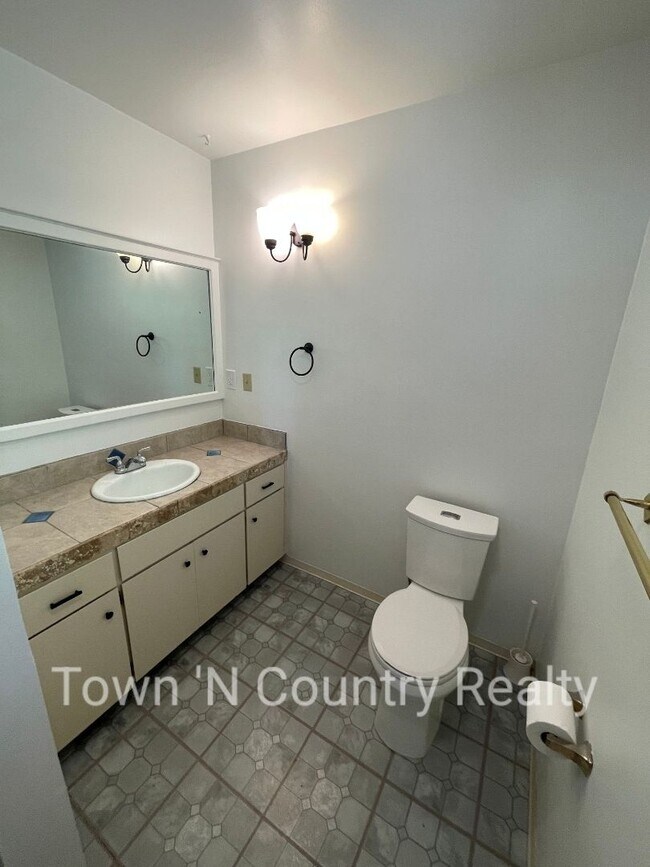 Building Photo - Charming 3-Bedroom Home in Carmel Valley –...