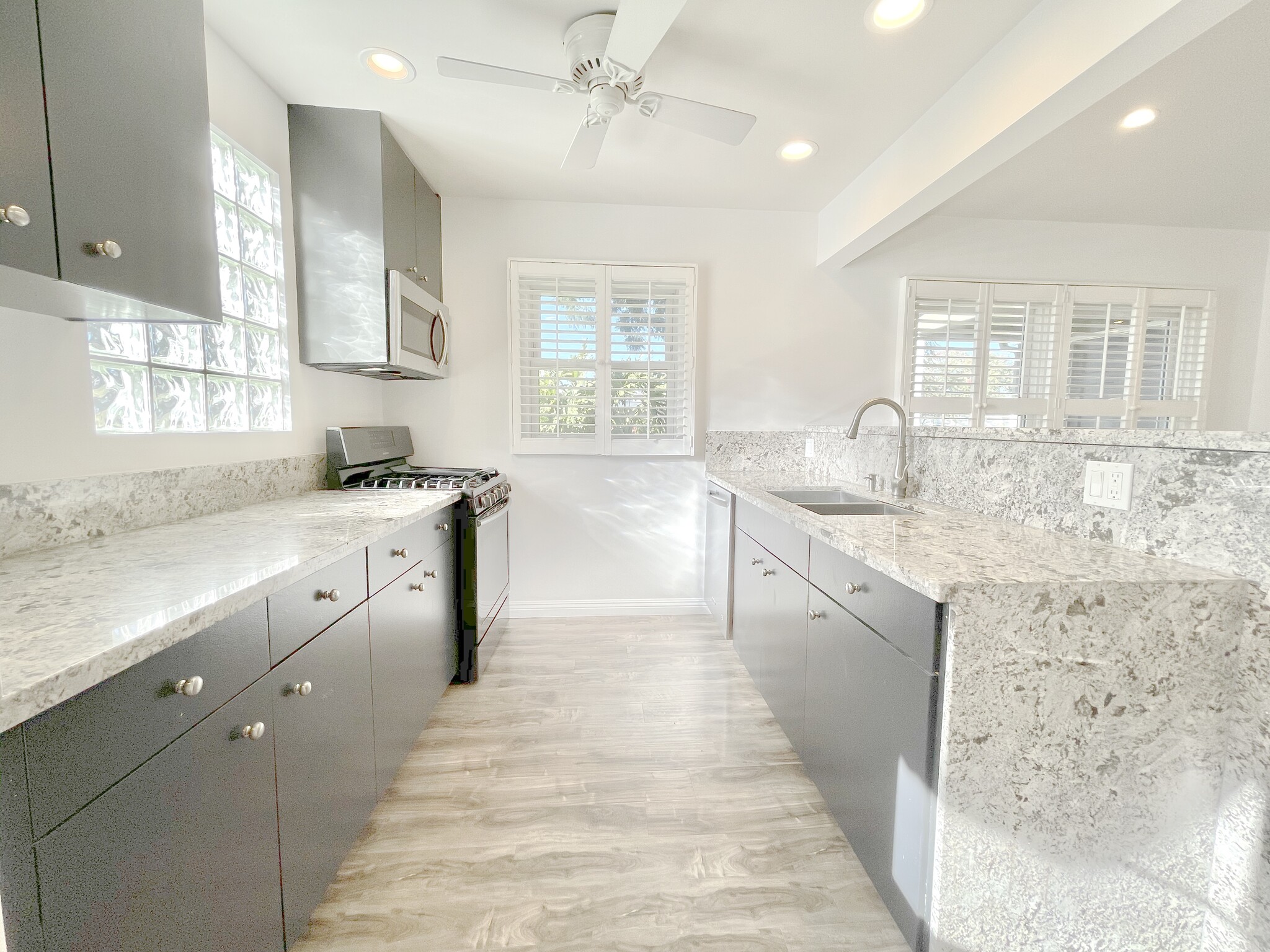 Building Photo - 11914 Ocean Park Blvd