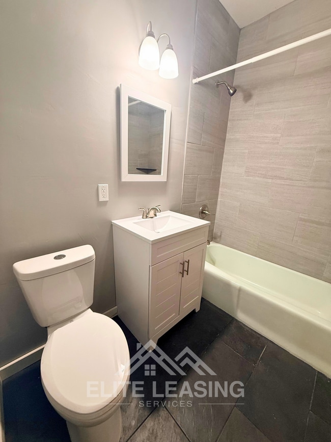 Building Photo - 528 NE Ohio Ave