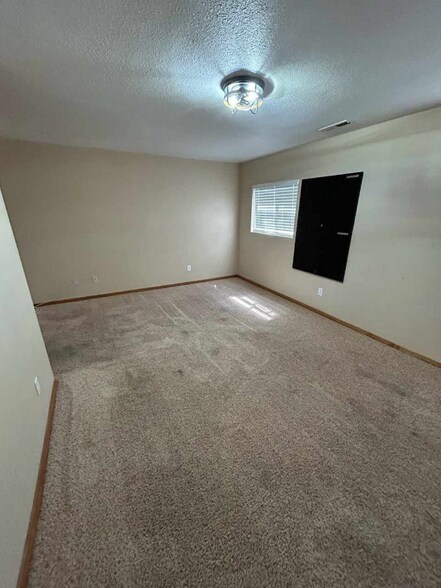 Building Photo - 5413 Marabou Way
