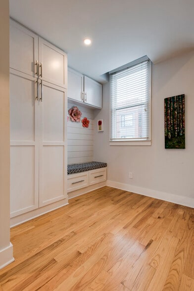 Building Photo - 508 Madison St