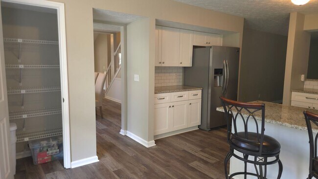 Building Photo - 10480 Summer Creek Dr