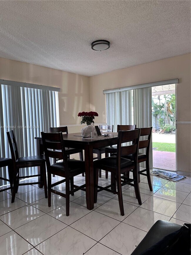 Building Photo - 16215 SW 139th Ct