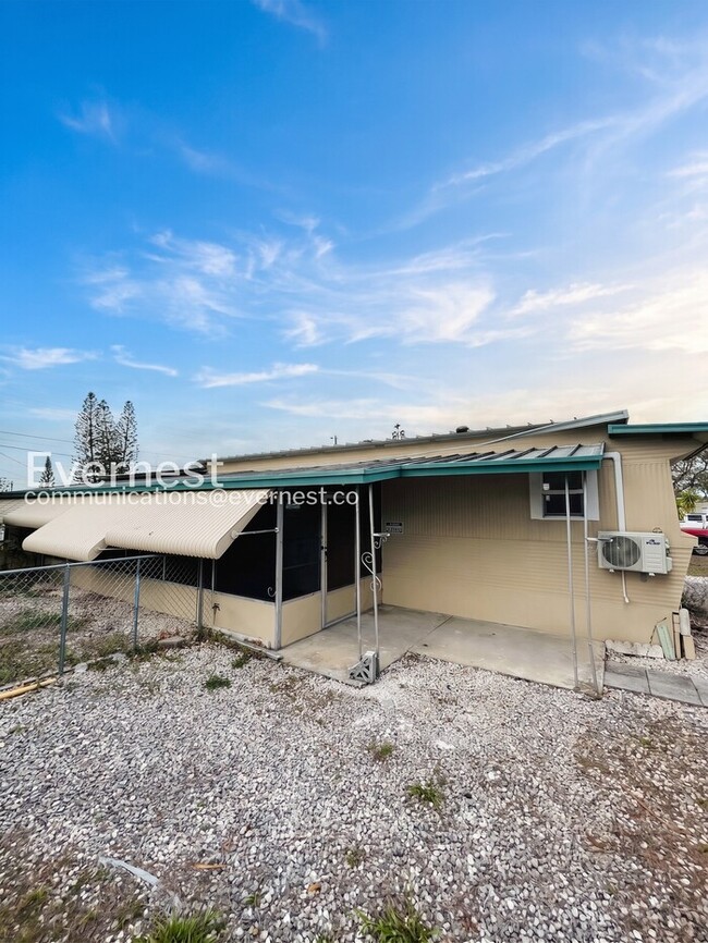 Building Photo - 2133 Melody Dr