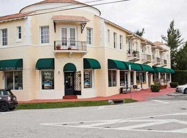 Building Photo - 700 W 51st St