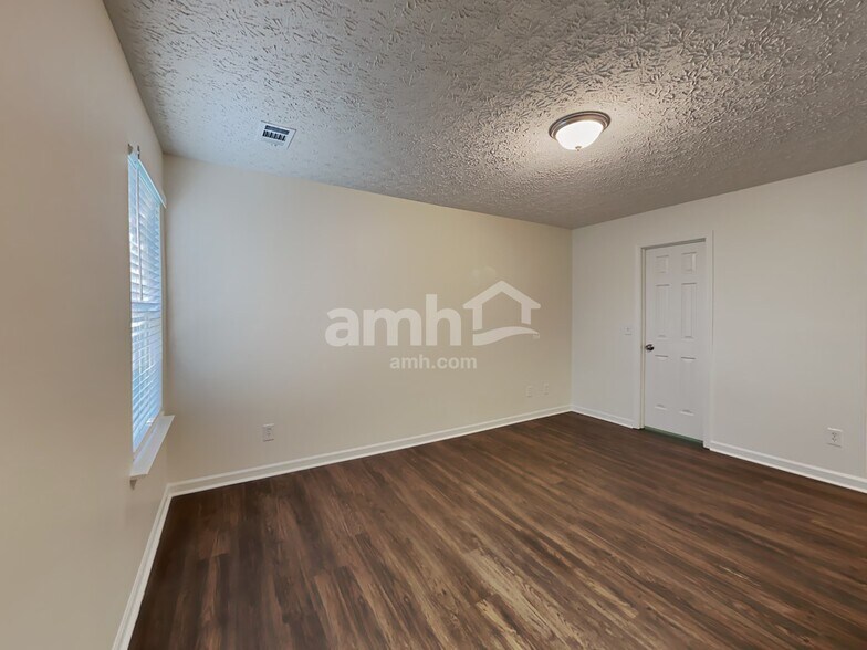 Building Photo - 114 Nacoochee Way