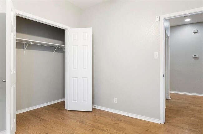 Building Photo - 534 Apricot Dr