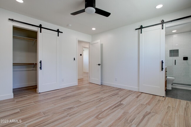 Building Photo - 4806 S La Rosa Dr
