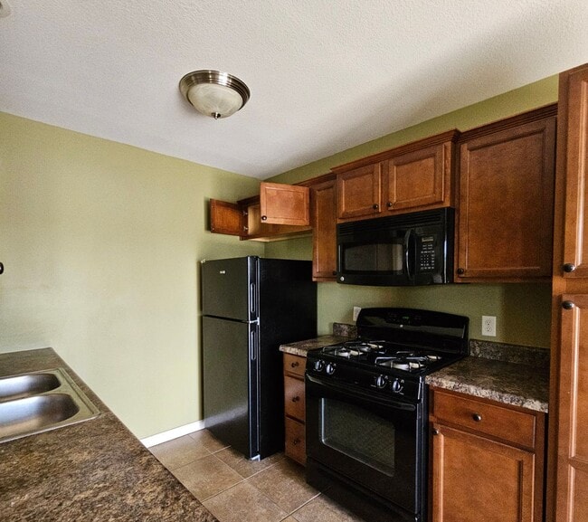 Building Photo - 3 Bed with finished basement