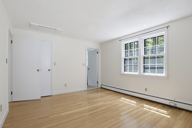 Building Photo - 37 Woodbury Rd