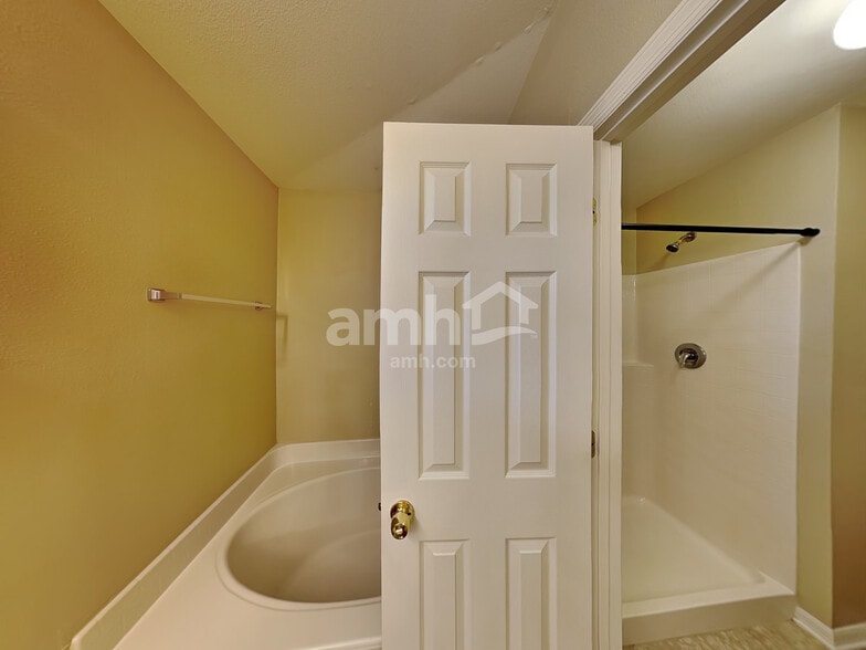 Building Photo - 7242 Oxfordshire Ave