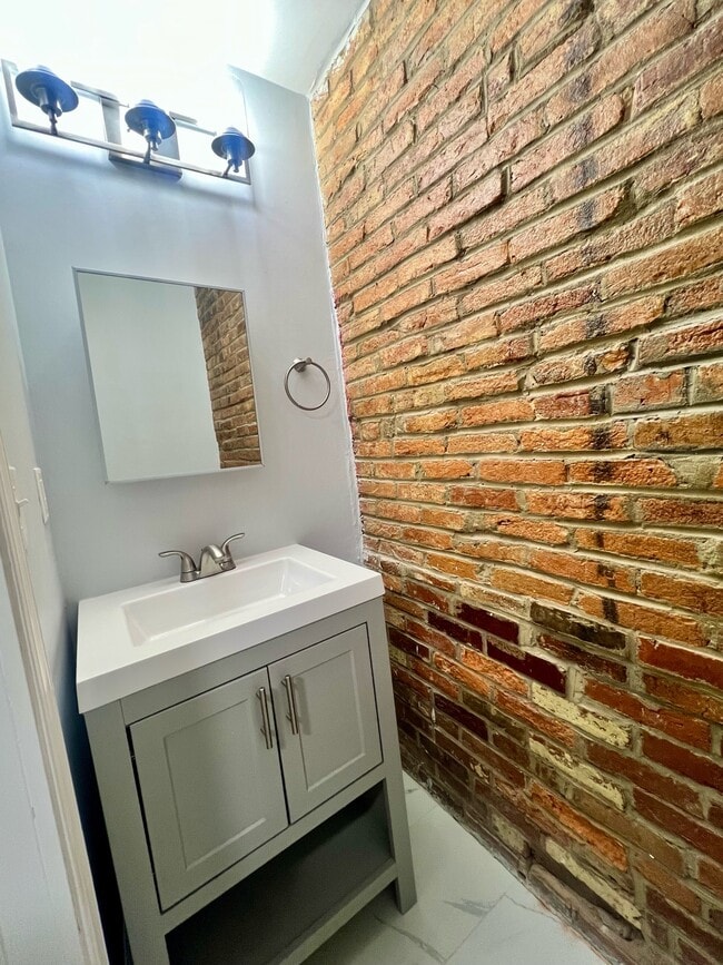 Building Photo - 1212 W Lombard St