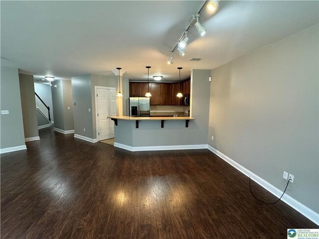 Building Photo - 3 Br Condo available in Bethlehem