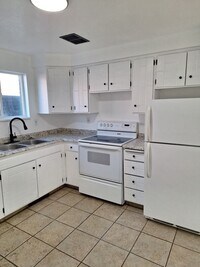 Building Photo - Roy 4-plex 2002